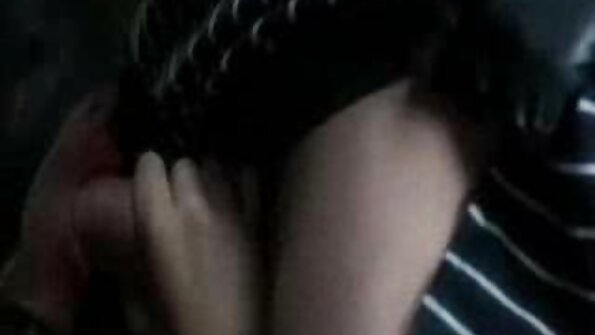 Cuckold нь шаргал үстэй эхнэрээ залуу эрчүүдтэй бэлгийн хавьталд орохыг үзэх дуртай