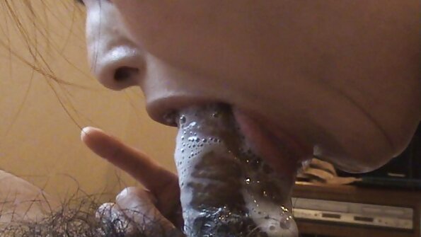 Fit milf slut болон түүний тачаангуй дагавар охин нь гурвалсан групп