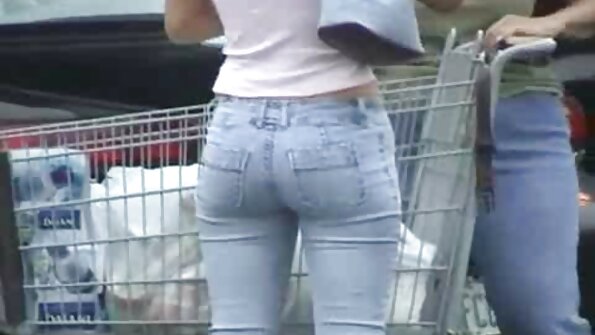 Нүүр будалт hotte Луна Старр өрөмдсөн нүүр доош илжиг хүртэл секс